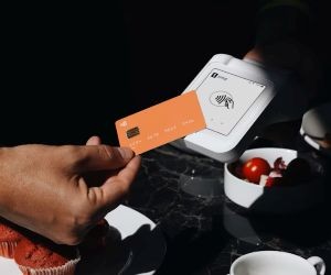 Forex offers opportunities to profit from fluctuations between global currencies in a highly liquid market that trades 24 hours a day, but it is also a high-risk arena due to leverage, sharp volatility and the impact of macroeconomic news; the key is to trade with a clear strategy, strict risk management and only with capital you can afford to lose without affecting your financial stability.